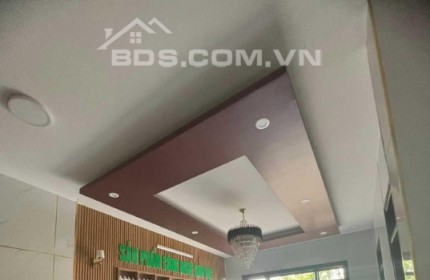 Cắt lỗ 3 tỷ bán gấp nhà đẹp 3 tầng DT 200m2 sát biển Nguyễn Tất Thành KD sầm uất giá chỉ 8 tỷ xx