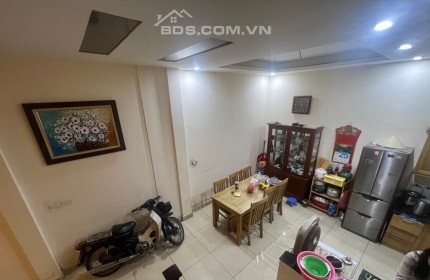 Nhà Việt Hưng , Long Biên . 50M x 4 Tầng , MT 5M , Phân Lô , Ô Tô 7 Chỗ Vào Nhà , Ô Tô Thông . Giá 6.5 Tỷ