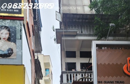 Cần tiền gấp, bán nhà lô góc cách mặt đường Quang Trung 30m, mặt tiền trên 6m, khu vực trung tâm quận Hà Đông