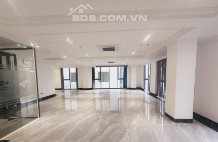 BÁN TÒA VĂN PHÒNG ĐƯỜNG HOÀNG QUỐC VIỆT, 140m2, 9 TẦNG, MT 11m, LÔ GÓC, VỈA HÈ, OTO TRÁNH, DÒNG TIỀN 250TR/ THÁNG