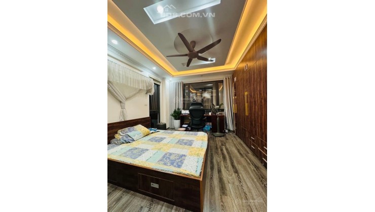 Chính chủ cần bán căn nhà ngõ 58 Nguyễn Khánh Toàn 5 tầngx35m2, gần phố 70m ra ô tô 0976388663