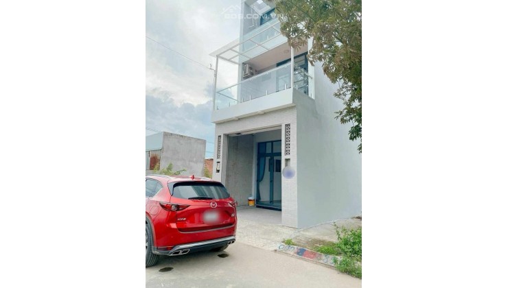 Bán căn nhà gần Vinhomes grand park TP Thủ Đức , một trệt hai lầu, đường trước nhà 8m giáp đường Nguyễn Xiển