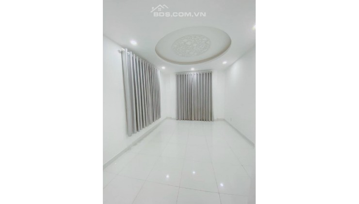 Bán nhà 40m2, 5 tầng, 5PN, 6WC, đường Nguyễn Công Hoan, P7.