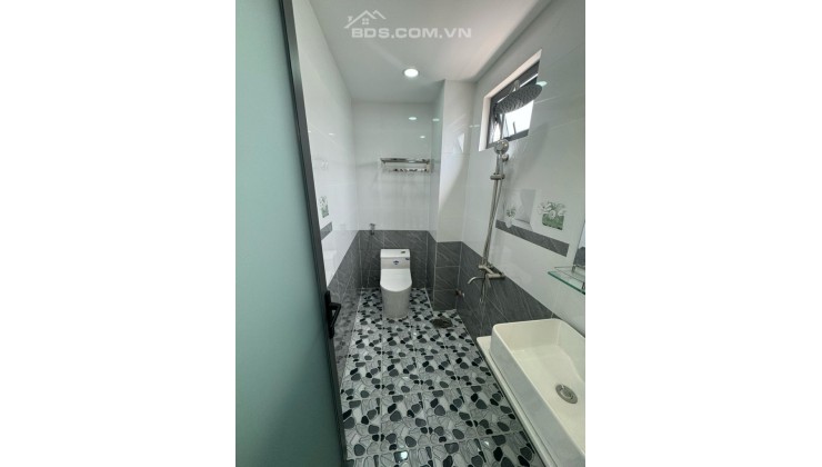 Bán nhà  36m2, 4 tầng, 4PN, đường Hoàng Hoa Thám, p5. Vào ở ngay.