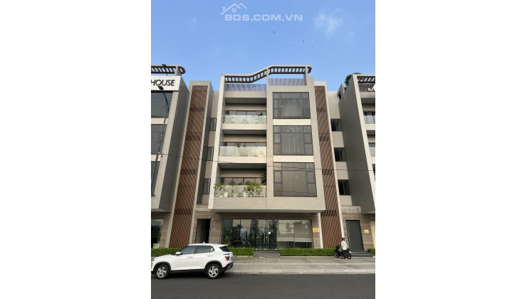 Tòa nhà 2 mặt tiền Lakeview Thủ Thiêm Quận 2,