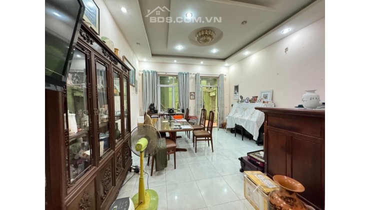 Bán gấp - NGỌC HÀ- HOMESTAY BA ĐÌNH - 50M RA HỒ - GẦN PHỐ - SÂN CỔNG RIÊNG BIỆT -