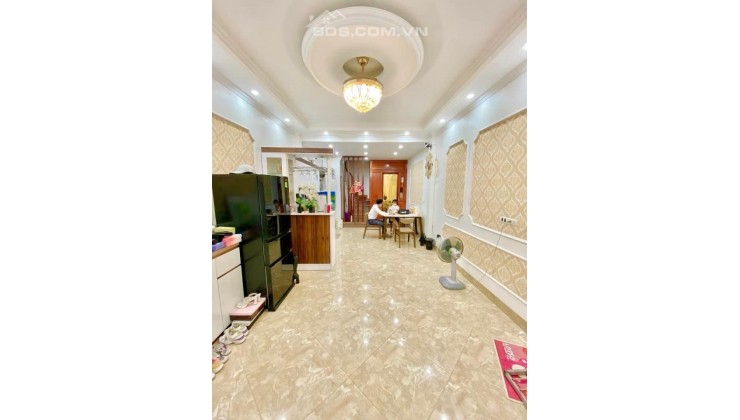 LÔ GÓC, THANG MÁY, NHÀ ĐẸP TẠI TRUNG KÍNH, 45M2 CHỈ 9,2 TỶ. LIÊN HỆ 0931550333