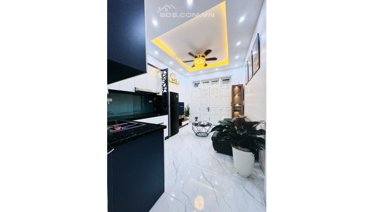 Nhà Đẹp Quan Nhân, Thanh Xuân, Gần Royal City, Full Nội Thất, 4 Tầng, Giá Nhỉnh 4 Tỷ