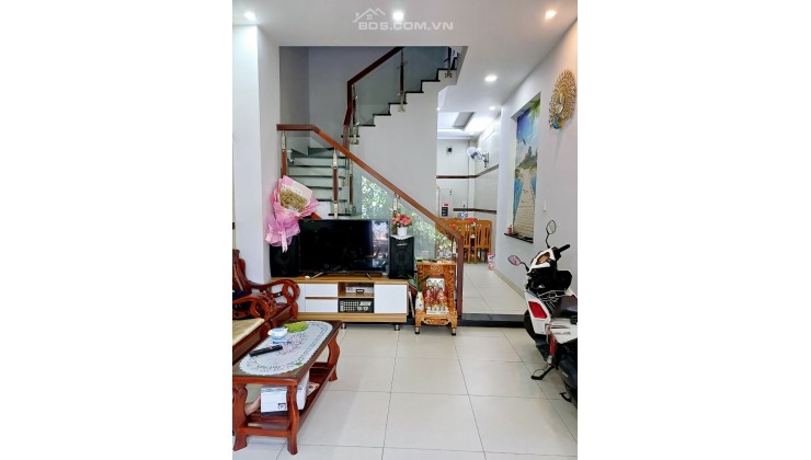 Chính chủ bán nhà 1 trệt 3 lầu kiên cố tại Gò Vấp, DTSD 150m2 SHR, 5.7 tỷ. Lh:0937875541.