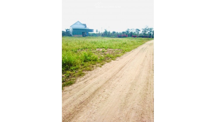 e có miếng đất mua từ đợt tết do có việc nên cần bán gấp để hòa vốn đchi xã Ea Kly huyện Krong Pac đăklak