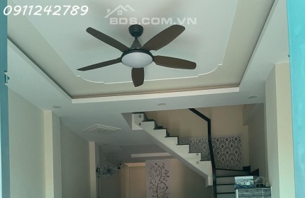 CHÍNH CHỦ BÁN CĂN NHÀ 3 TẦNG HẺM XE TẢI 9M NGAY NGÃ 3 LONG TRƯỜNG, KĐT ĐÔNG TĂNG LONG - SỔ RIÊNG - HOÀN CÔNG - GIÁ RẺ