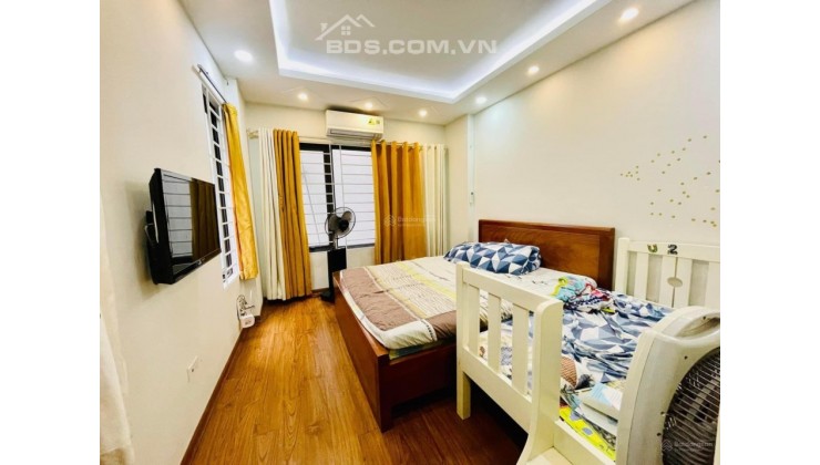 Bán nhà Đội Cấn 40m2, 5 tầng lô góc giá 6,9 tỷ - Chủ tặng toàn bộ nội thất