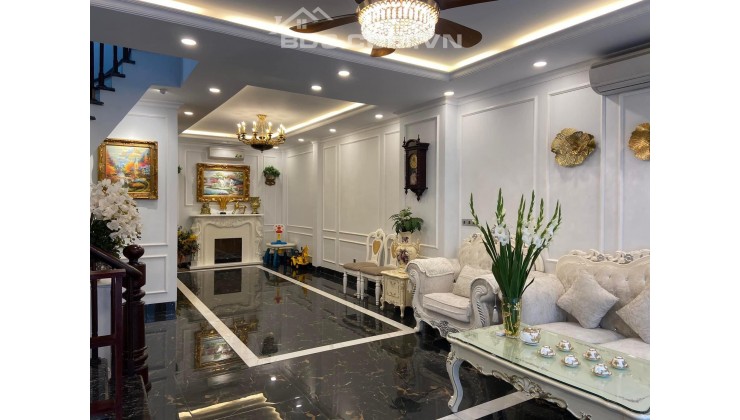 Mặt Phố Trịnh Văn Bô, 140m2, 6 Tầng, Lô Góc, Giá 33 Tỷ.
