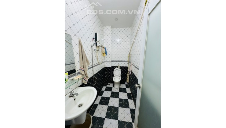 Nhà 1/,hẻm xe hơi, 40 m2,2 pn,ngay Ngã Tư Bốn Xã,Bình TÂN.