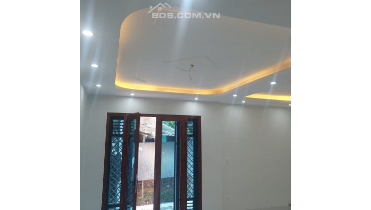 Ngõ nhỏ nhà nhỏ giá : 2 tỷ 220 khẩu Hà Nội. Liên hệ: ( 0963-834-581 )