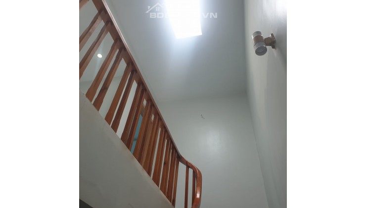 Ngõ nhỏ nhà nhỏ giá : 2 tỷ 220 khẩu Hà Nội. Liên hệ: ( 0963-834-581 )