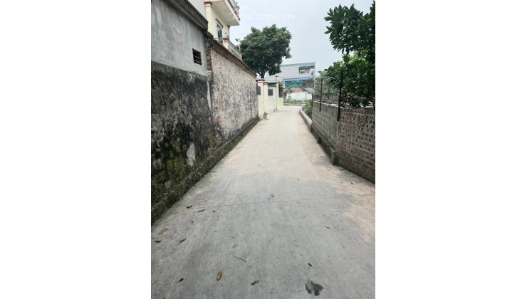 Cần bán 38,9m2, tk4, đất tại trung tâm thị trấn chúc sơn, giá nhỉnh 1 tỷ.