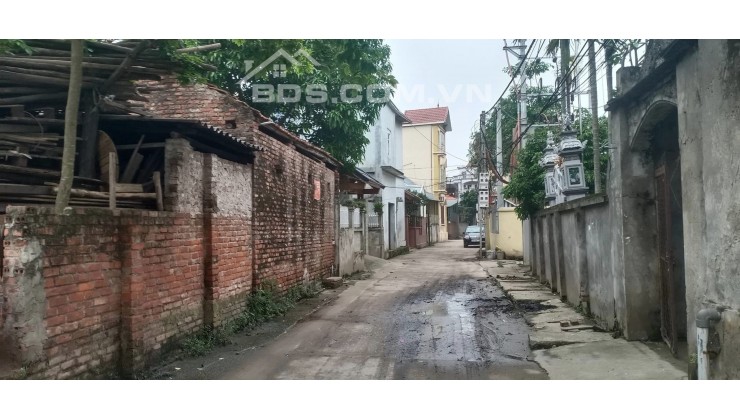 CC cần bán 76m2, 1.x tỷ,  lô góc, tk 3, Đất Chúc Đồng, Thụy Hương Chương Mỹ, HN.