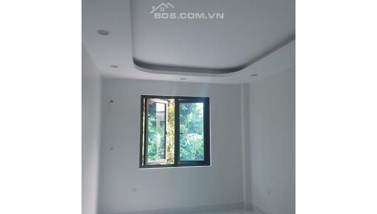 Ngõ nhỏ nhà nhỏ giá : 2 tỷ 220 khẩu Hà Nội. Liên hệ: ( 0963-834-581 )