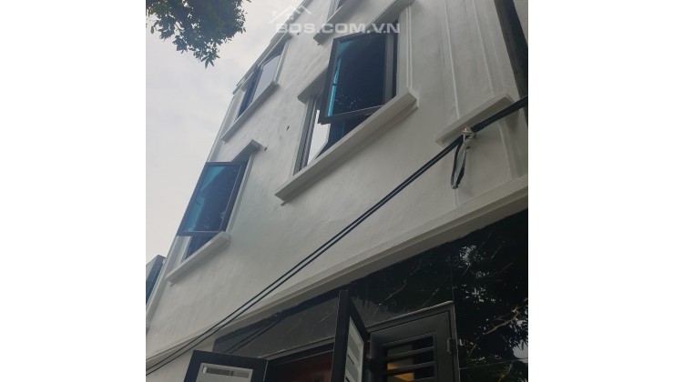 Ngõ nhỏ nhà nhỏ giá : 2 tỷ 220 khẩu Hà Nội. Liên hệ: ( 0963-834-581 )