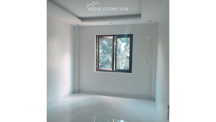 Ngõ nhỏ nhà nhỏ giá : 2 tỷ 220 khẩu Hà Nội. Liên hệ: ( 0963-834-581 )