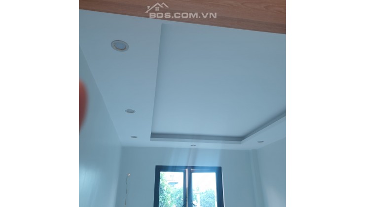 Ngõ nhỏ nhà nhỏ giá : 2 tỷ 220 khẩu Hà Nội. Liên hệ: ( 0963-834-581 )