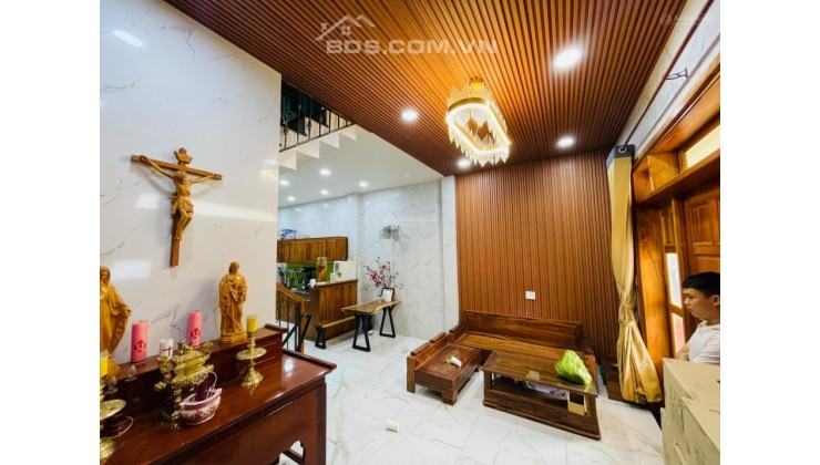 Giá tốt nhất khu vực! Nhà 4 tầng - 85m2 (5,2 x 16,5m) - Hẻm ô tô thông - Cách Lã Xuân Oai 200m