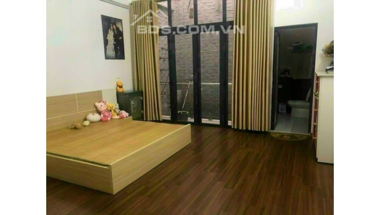 Bán Nhà Nguyễn Văn Cừ , Ngõ Thông , Otto Ra Vào , DT 40m2 , 5 tầng , Giá 5.8 tỷ