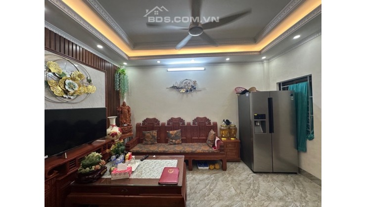 Bán Nhà Phố NGọc Lâm , Ngõ Thông Nguyễn Văn Cừ ,DT 40m2, 4 Tầng , Giá 4.6 tỷ