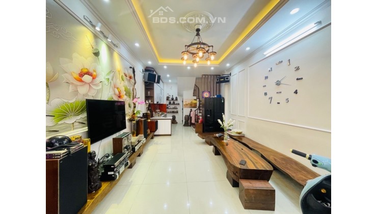 Bán Nhà Phố Vip Ngọc Lâm Ngõ To Thoáng , DT 41m2 , 5 Tầng , Giá 6.4 Tỷ