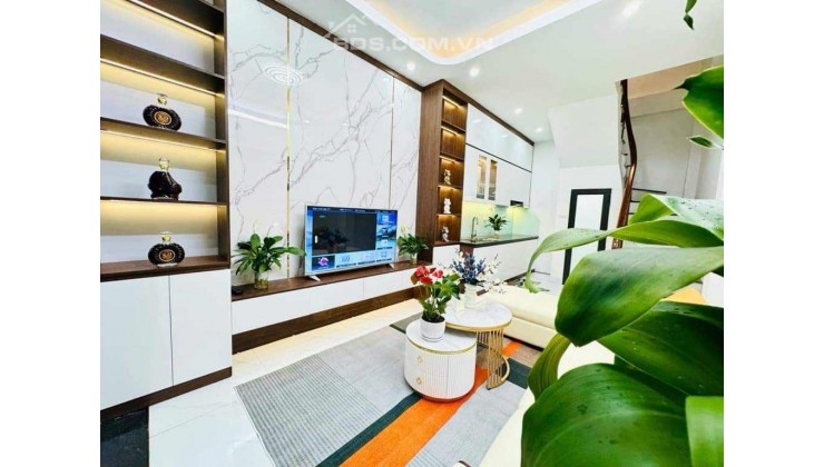 Bán Nhà Phố Vip Nguyễn Văn Cừ , Ngõ Thông , ÔTô qua DT 34m2 , 5 tầng , Giá 5.8 tỷ