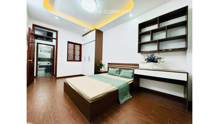 Siêu Phẩm , Siêu Hiếm. Bán Nhà Nguyễn Văn Cừ ,Ngõ Thông Bồ Đề , Hồng Tiến DT 36m2 , 5 tầng , Giá 4.8 tỷ