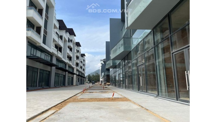 bán shophouse 5 tầng mặt tiền đường Trần Nhân Tông cách biển 50m, sổ  riêng