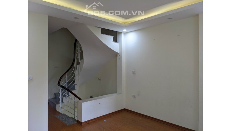 NHÀ HIẾM TÂY MỖ- Ô TÔ VÀO NHÀ-GẦN PHỐ-35,9M-MT4M-4,5 TẦNG-GIÁ 5,3 TỶ