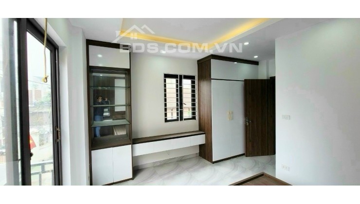 Cần bán gấp 5 tầng 33m2, mặt ngõ thông ô tô đỗ nhà, gần Dh thể thao lh 0977198825