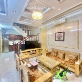 Bán nhà phố Nguyễn Chính ,Hoàng Mai DT 35 m2, 5 tầng ,giá chỉ 4,25 tỷ , nội thất đẹp