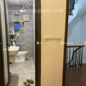 5 TỶ MẶT PHỐ - SẦM UẤT - Đầu phố Kim Hoa, gần ngã 5 Đại Cồ Việt .