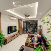 Siêu vip! Phân lô Hoàng Quốc Việt, 2 ô tô tránh, lô góc, ngõ thông, nhà cực đẹp, ở luôn. DT 70m2