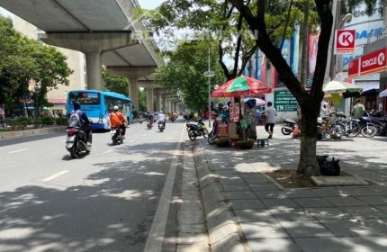 Bán tòa nhà Văn phòng mặt phố, vỉa hè đá bóng, Xuân Thủy, Cầu Giấy 103m 8 tầng 42 tỷ