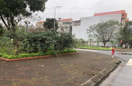 lô 2 mặt tiền nhìn vườn hoa DMC Huyện đội . QUÁ THÍCH HƠP ĐỂ MỞ NHÀ HÀNG , SPA. GIÁ MỀM .