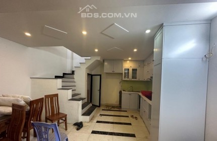 BÁN NHÀ LĨNH NAM oto qua nhà, mặt ngõ kinh doanh, DT 32,3m. Giá 5,67 ty.