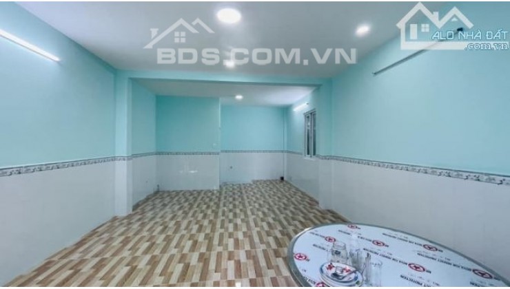 Bán nhà đẹp Lạc Long Quân Tân Bình, 53m2 giá chỉ nhỉnh 3 tỷ