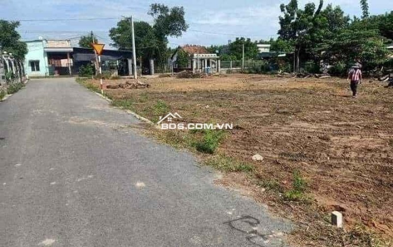 THUA CÁ ĐỘ ĐÁ BANH BÁN GẤP 1000M2 NGAY THỊ XÃ, SÁT CHỢ DÂN ĐÔNG GIÁ 290TR