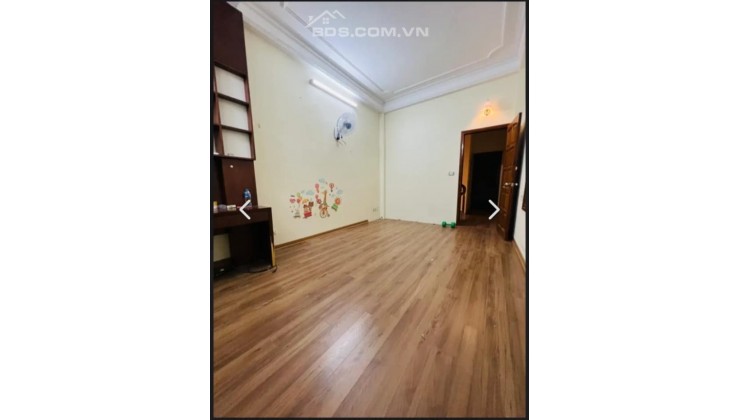 Chính chủ bán nhà Nguyễn Khang, quận Cầu Giấy, lô góc, Dt: 45mx4t, nhỉnh 9 tỷ, nhiều tiện ích