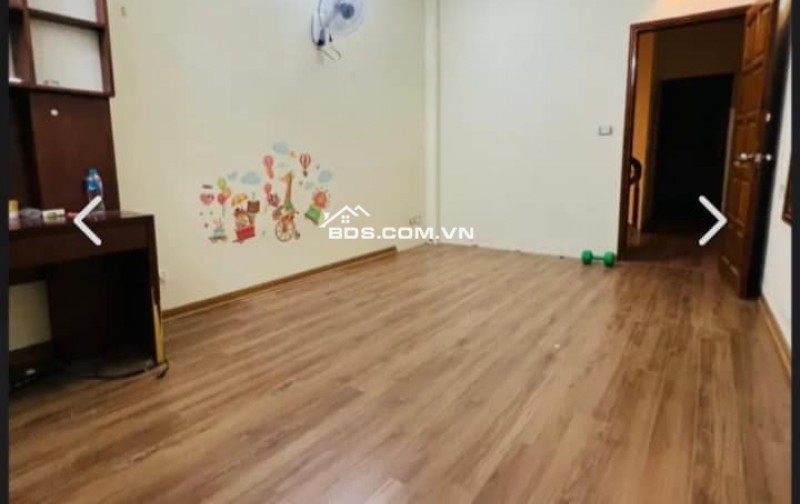 Đất vàng khu vực Cầu Giấy, ngõ KD, Ôtô tránh, DT: 40m, 5T, giá: 9.x tỷ