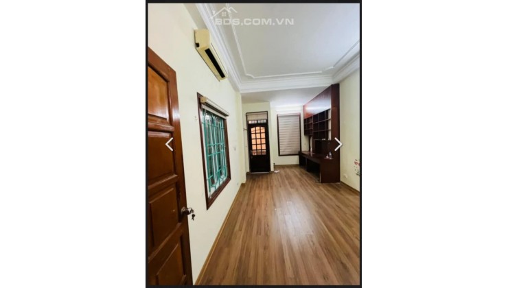 Chính chủ bán nhà Nguyễn Khang, quận Cầu Giấy, lô góc, Dt: 45mx4t, nhỉnh 9 tỷ, nhiều tiện ích