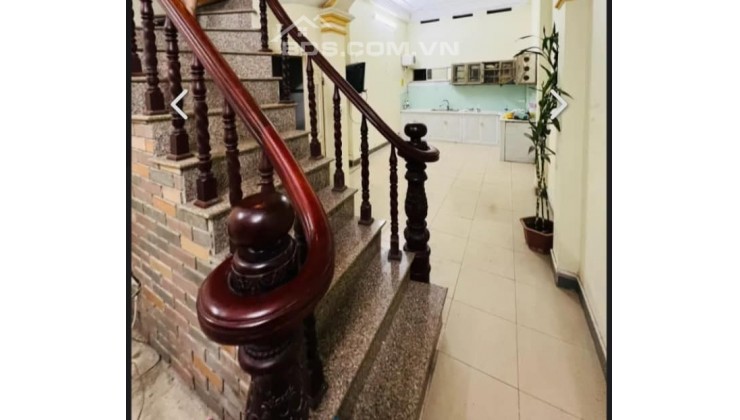 Chính chủ bán nhà Nguyễn Khang, quận Cầu Giấy, lô góc, Dt: 45mx4t, nhỉnh 9 tỷ, nhiều tiện ích