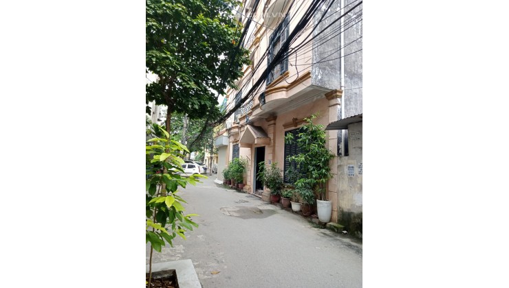 Chính chủ bán nhà Nguyễn Khang, quận Cầu Giấy, lô góc, Dt: 45mx4t, nhỉnh 9 tỷ, nhiều tiện ích