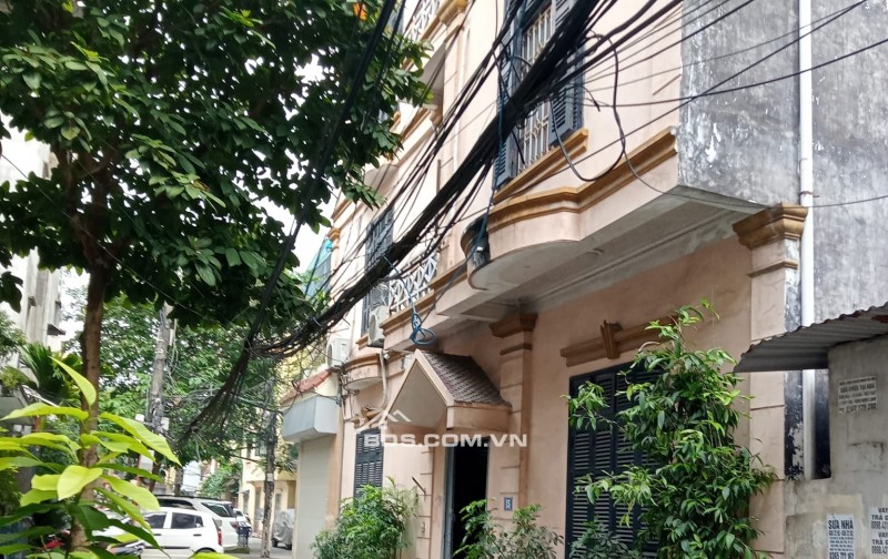Đất vàng khu vực Cầu Giấy, ngõ KD, Ôtô tránh, DT: 40m, 5T, giá: 9.x tỷ