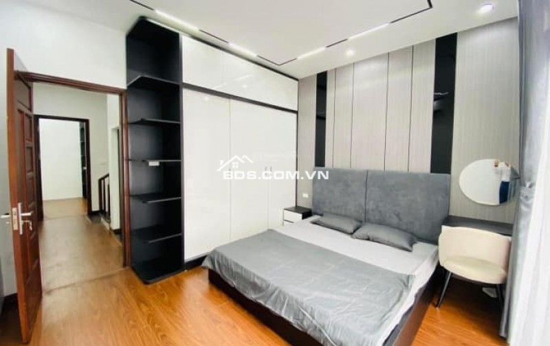 Bán nhà Hoàng Mai Oto oto 7 chỗ đỗ cổng  LH em Hạnh 0814982137